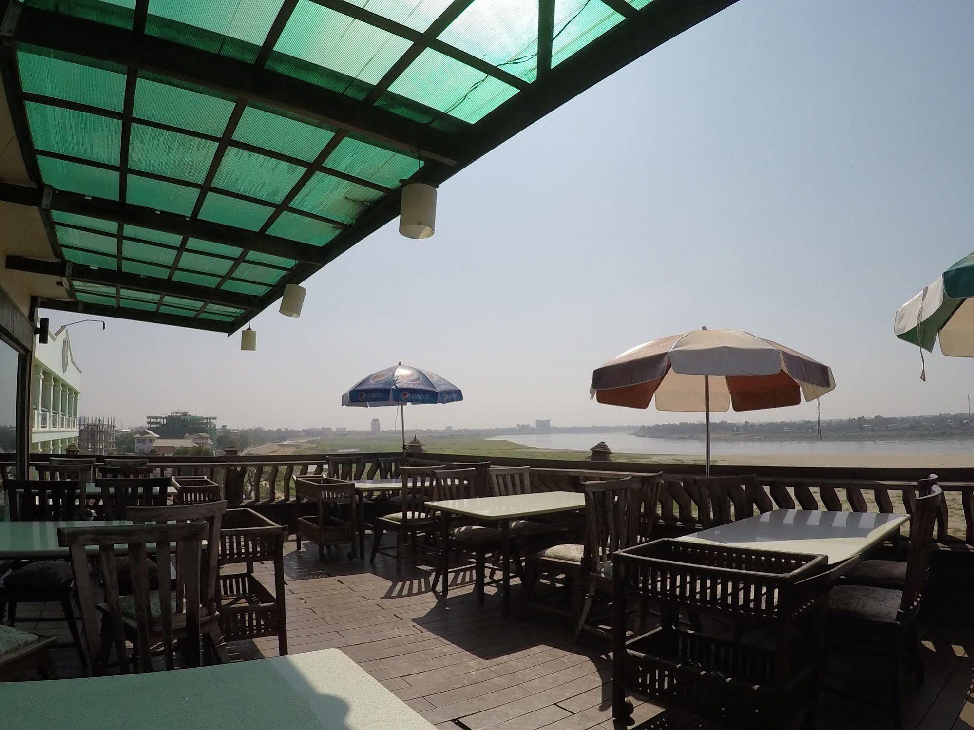Sengtawan Riverside Hotel Vientiane Exterior photo