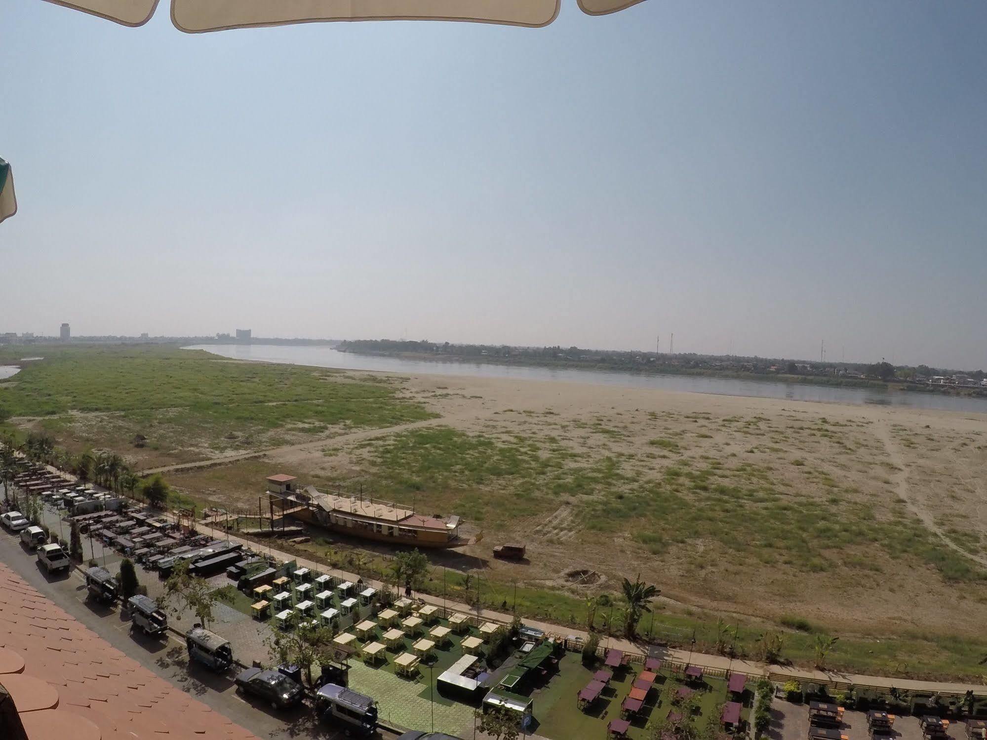 Sengtawan Riverside Hotel Vientiane Exterior photo